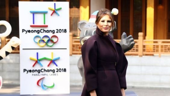 US First Lady Melania Trump poses for photos at the US Ambassador's Residence in Seoul on Nov. 7, 2017. (Yonhap)