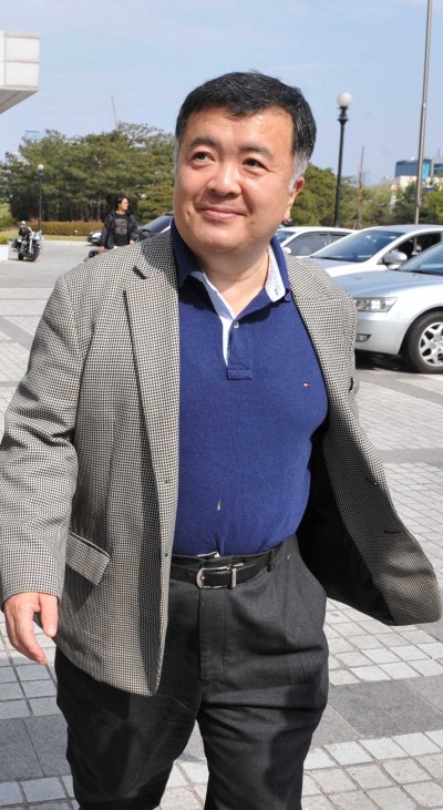 해외 도피 의심을 받고 있는 이인규 전 대검 중수부장이 검찰 요청이 있으면 언제든 귀국해 조사를 받겠다고 알려 왔다.