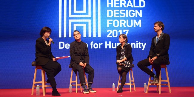 From left: Kim Sung-hyon, professor at Samsung Art & Design Institute, hosts a Design Talk session with Seok Yong-bae, Carme Pigem and Aernout Dijkstra – Hellinga, held as part of Herald Design Forum 2017 at The Shilla Seoul on Tuesday. (Park Hae-mook/The Korea Herald)
　
