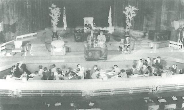 아이젠하워 미국 대통령의 1960년 대한민국 국회 연설 장면.  [제공=국회기론보존소]