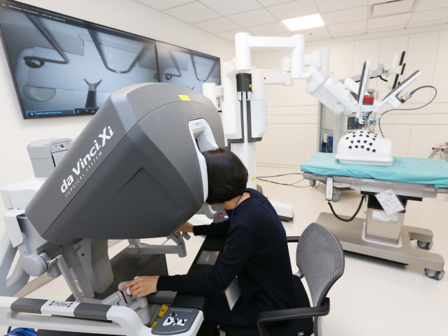 Intuitive Surgical opens new da Vinci surgical robot training center in ...