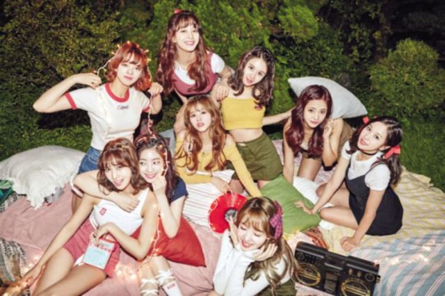 걸그룹의 선두주자로 애교와 귀여움 어필하고 있는 ‘트와이스’.
