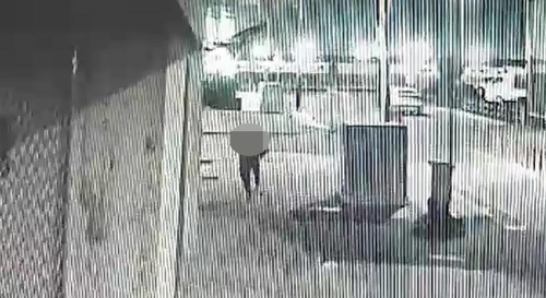 달아나는 날치기범 CCTV 화면 캡처 (제주동부경찰서 제공=연합뉴스)