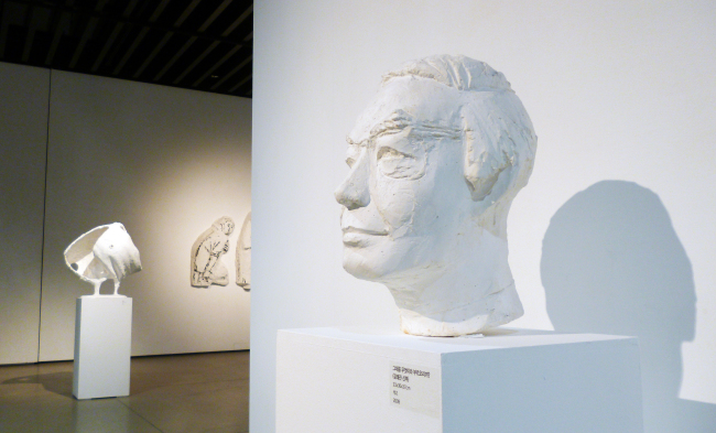 최의순, 그대를 무엇이라 부르오리까 (김태관 신부), 23x30x37cm, 석고, 2009 [사진제공=김종영미술관]