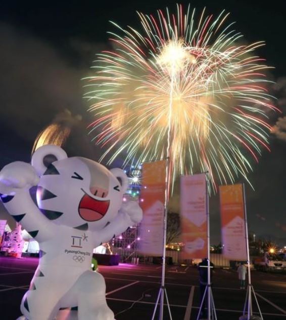 Fireworks light up the sky at a port in Busan on Nov. 4, 2017, to celebrate the arrival in the southeastern port city of the Olympic flame for the 2018 PyeongChang Games. (Yonhap)