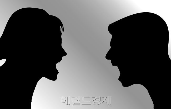 아무 곳에서나 큰소리로 대화를 나누고 아웃도어를 입고 박물관을 우루르 몰려다니는 한국인 관광객에 대한 설문 조사를 실시한 결과 낯부끄러운 점수를 기록했다. [사진=헤럴드경제DB]