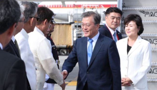 Korean president arrives in Philippines for ASEAN meetings (Yonhap)