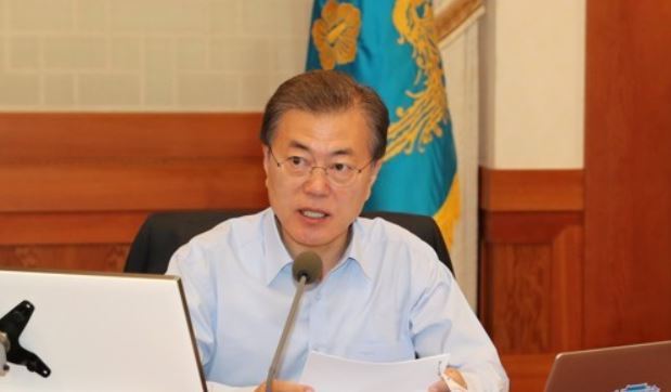 This photo, taken Oct. 24, 2017, shows President Moon Jae-in speaking during a Cabinet meeting at the presidential office Cheong Wa Dae in Seoul. (Yonhap)