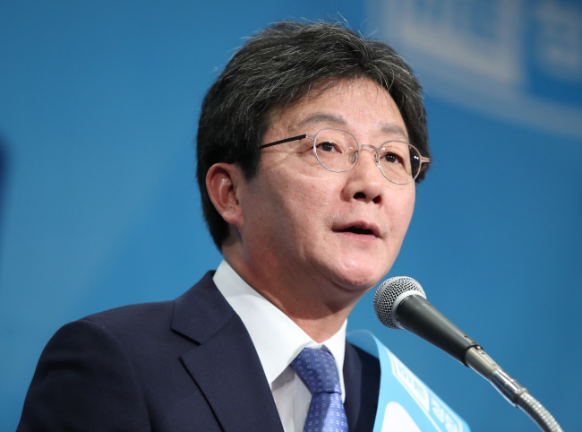 유승민 바른정당 신임 당대표가 13일 국회 헌정기념관에서 열린 당대표 및 최고위원 지명대회에서 수락연설을 하고 있다.[사진=연합뉴스]