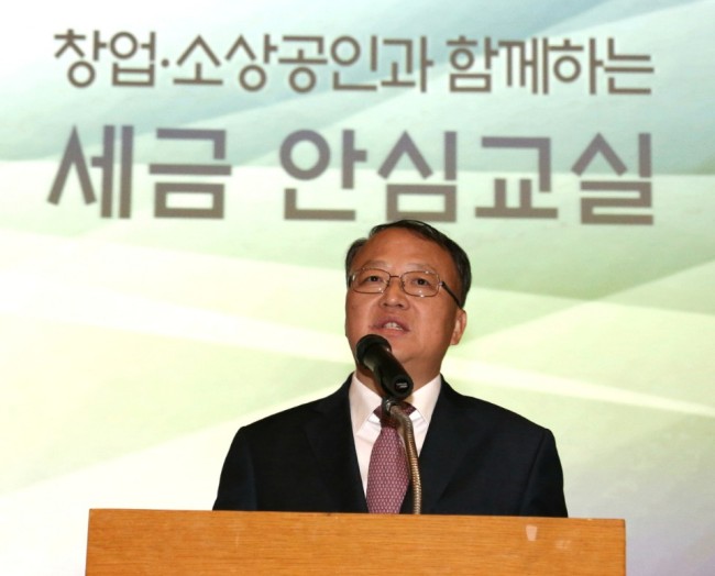한승희 국세청장이 13일 대전 유성구 한국과학기술원(KAIST)에서 열린 ‘창업·소상공인과 함께하는 세금 안심교실’ 에서 격려사를 하고 있다. ［사진=국세청］