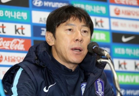 South Korea national football team head coach Shin Tae-yong speaks at a press conference at Munsu Football Stadium in Ulsan on Nov. 13, 2017, one day ahead of the friendly match between South Korea and Serbia. (Yonhap)