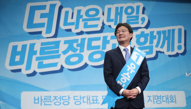 Bareun Party's new Chairman Rep. Yoo Seong-min speaks at the party's leadership contest at the National Assembly on Monday. (Yonhap)