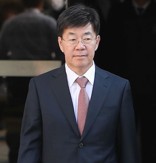 The file photo, dated Oct. 17, 2017, captures Lee Young-ryeol, former chief of the Seoul Central District Prosecutors` Office, who is embroiled in a cash scandal that cost him his high-profile job. (Yonhap)