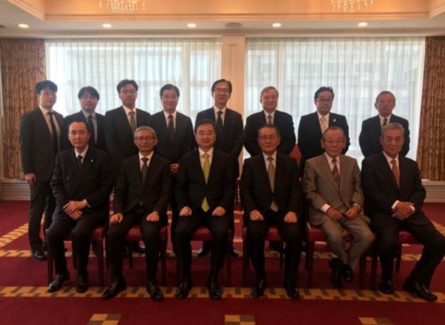 Vice Foreign Minister Cho Hyun and Japanese officials (photo courtesy of the Ministry of Foreign Affairs)