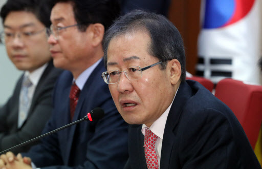 자유한국당 홍준표 대표가 15일 서울 여의도 당사에서 열린 최고위원·재선의원 연석회의에서 발언하고 있다. [사진제공=연합뉴스]