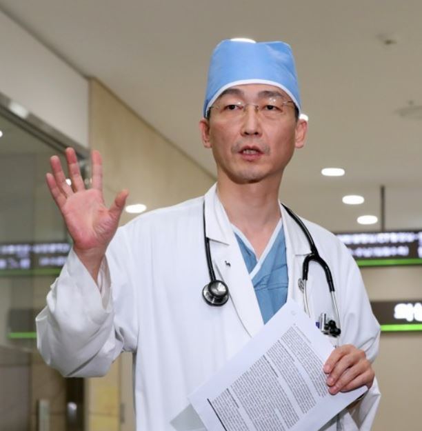 Doctor Lee Cook-jong (Yonhap)
