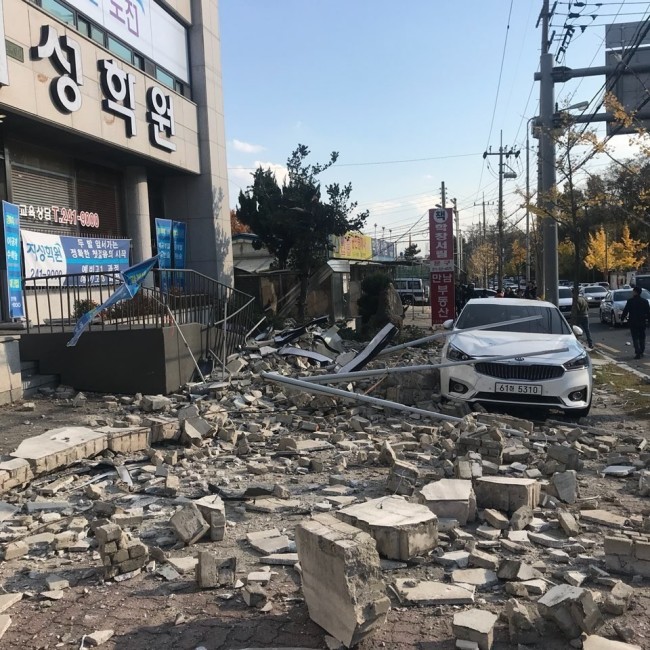 15일 지진 피해를 입은 포항 지역 풍경.[사진=독자제공]
