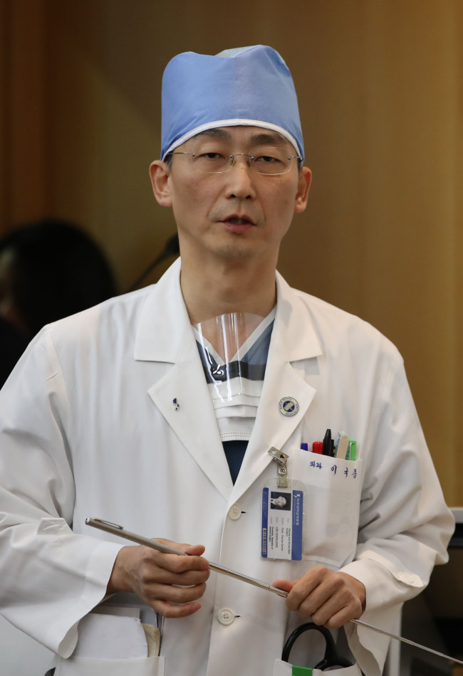 Doctor Lee Cook-jong. Yonhap