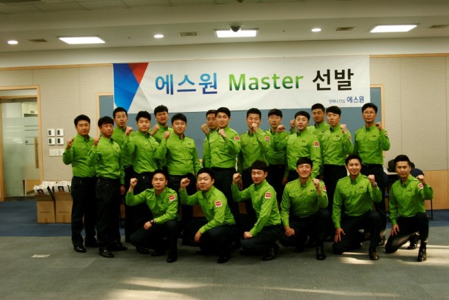 [사진설명=6회 마스터 선발대회 참가자들이 평가에 앞서 포즈를 취하고 있다.]