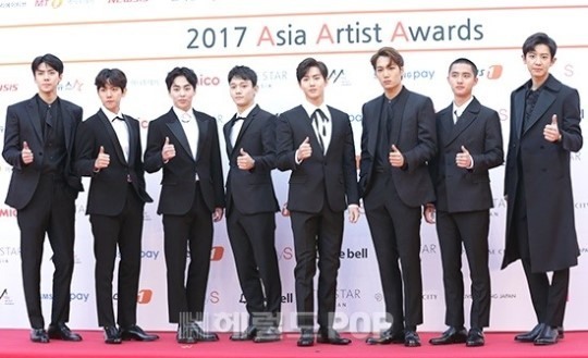 K-pop boy band EXO poses during a red carpet event for the 2017 Asia Artist Awards at Jamsil Gymnasium in Seoul, Wednesday. (Herald DB)