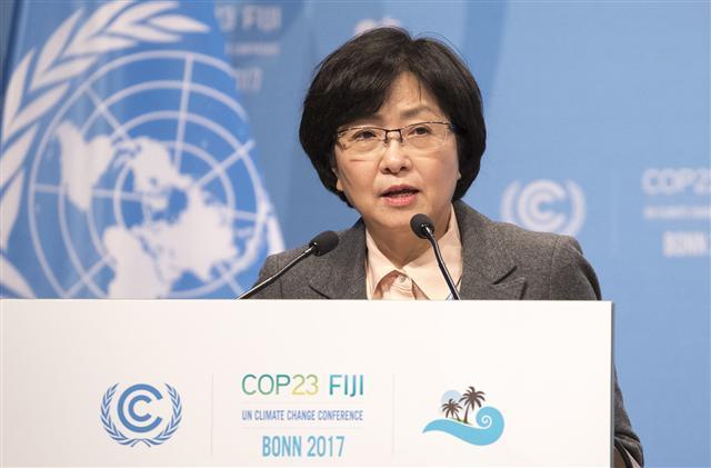 김은경 환경부 장관이 지난 16일(현지시간) 독일에서 열린 기후변화협약 당사국총회 본회의장에서 우리나라 수석대표 기조연설을 하고 있다. [제공=환경부]