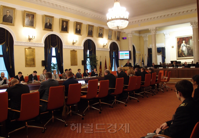 국립광산대학교 내에서 광물자원 활용 관련 세미나가 진행 중이다.