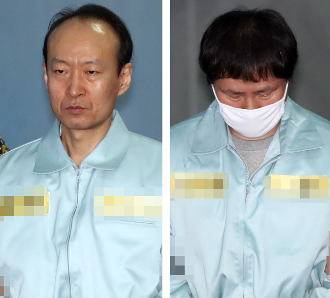박근혜 정부 시절 국가정보원의 특수활동비 수십억원을 상납받은 혐의로 구속된 이재만, 안봉근 전 청와대 비서관이 지난 17일 서울중앙지방법원에서 열린 국정농단 청문회 불출석 관련 공판에 출석하기 위해 법정으로 향하고 있다. [사진제공=연합뉴스]