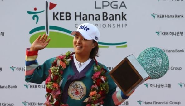 In this file photo taken Oct. 15, 2017, Ko Jin-young of South Korea celebrates her victory at the LPGA KEB Hana Bank Championship at Sky 72 Golf & Resort`s Ocean Course in Incheon. (Yonhap)