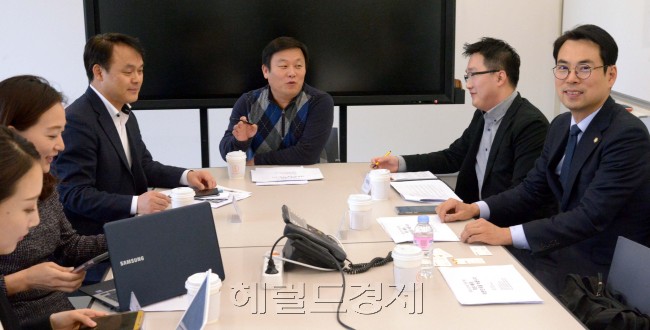 사진 왼쪽부터 고평기 서울경찰청 여성청소년과장, 안진걸 참여연대 사무처장, 박무혁 도로교통공단 교수, 전우정 서울지방변호사회 공보이사. [사진=정희조 기자/checho@heraldcorp.com]