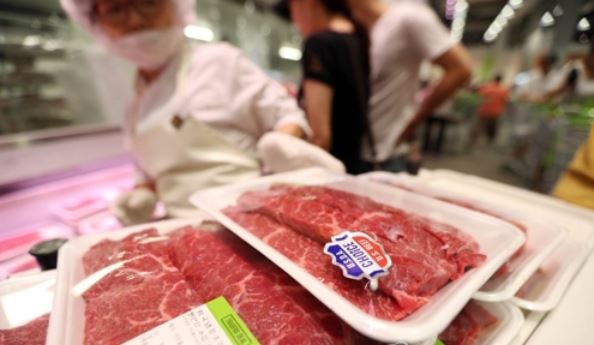 U.S. beef displayed at a discount store in Hanam, Gyeonggi Province. (Yonhap)