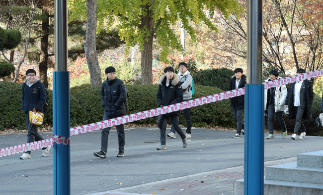 Students return to school on Monday after a temporary halt to classes following earthquake(Yonhap)