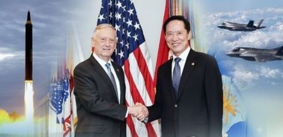 South Korean Defense Minister Song Young-moo (R) and his American counterpart James Mattis in an image provided by Yonhap News TV. (Yonhap)