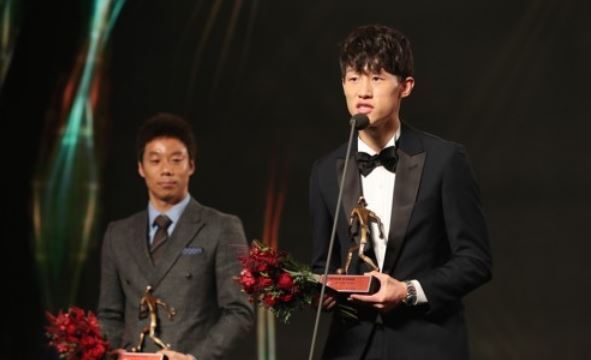 Jeonbuk Hyundai Motors midfielder Lee Jae-sung speaks during the 2017 K League Awards at a Seoul hotel on Nov. 20, 2017. (Yonhap)