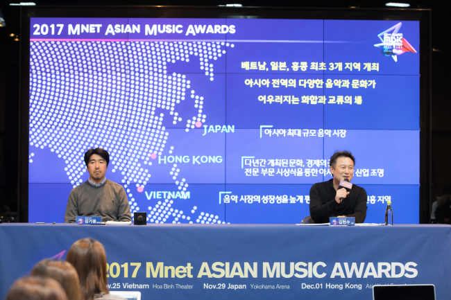 Kim Ki-woong, head of the Mnet division (left), and Kim Hyun-soo, head of the convention business department at CJ E&M, attend a press conference at CJ E&M Center in Sangam-dong, Seoul, Monday. (CJ E&M)