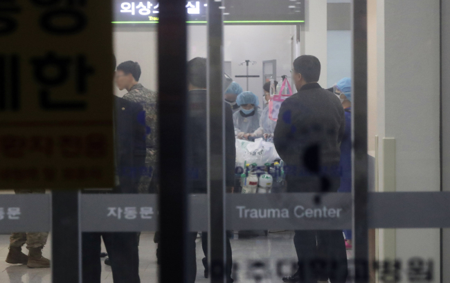 The North Korean soldier who dashed across the border to defect was transported to Ajou University Medical Center after being shot five times from the North Korean guards last Monday. (Yonhap)