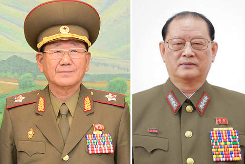 국가정보원은 20일 국회 정보위원회에 “총정치국장 황병서(왼쪽)와 제1부국장 김원홍을 비롯해 총정치국 소속 장교들이 처벌받았다는 첩보가 입수돼 주시하고 있다”고 보고했다. [사진제공=연합뉴스]