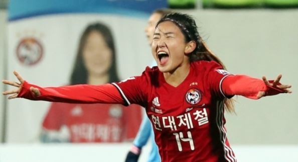 Cho So-heyon of Incheon Hyundai Steel Red Angels celebrates after scoring a goal against Hwacheon KSPO in the Women`s K League championship final at Namdong Stadium in Incheon on Nov. 20, 2017. Cho was named to the South Korean national team for the East Asian Football Federation E-1 Football Championship in Chiba, Japan, on Nov. 21, 2017. (Yonhap)
