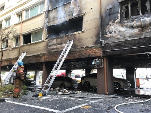 The fire at an apartment building in Seo-gu, Incheon, was suppressed by firefighters early Monday. (Incheon Seobu Police Station/Yonhap)