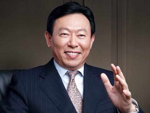 [사진=신동빈 롯데그룹 회장이 롯데쇼핑 지분 약 100만주를 매각했다. 여기서 생긴 2146억원의 금액은 향후 롯데지주 지분 매입에 사용될 가능성이 높다. ]