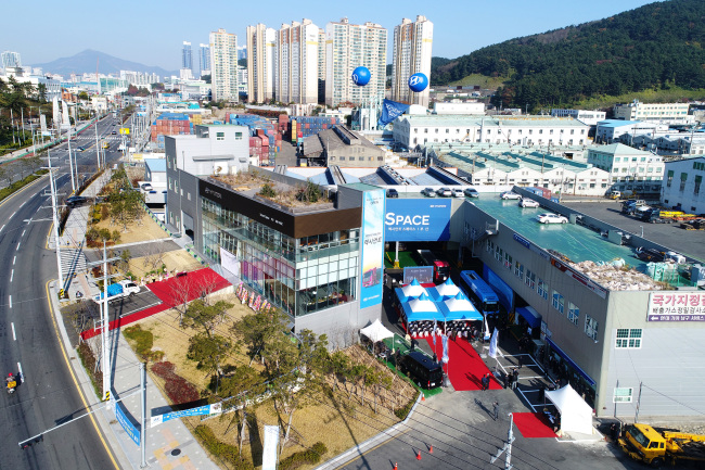 현대차의 세 번째 상용차 복합 거점 ‘엑시언트 스페이스 부산’ 외부 전경 [제공=현대차]