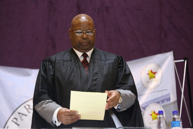 Speaker of the House of Assembly Jacob Mudenda reads the letter from Zimbabwean President Robert Mugabe announcing his resignation in Harare, Zimbabwe, 21 November 2017. Mugabe has resigned after tens of thousands of people took to the streets of the capital to call him to step down. Mugabe was President of Zimbabwe for 37 years. (EPA-Yonhap)