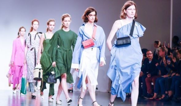 In this file photo provided by Hyundai Department Store Group on Sept. 17, 2017, models parade at a fashion show for Decke in London on Sept. 15. Decke is an accessory brand under Handsome Corp., the apparel unit of Hyundai Department Store Group. (Yonhap)