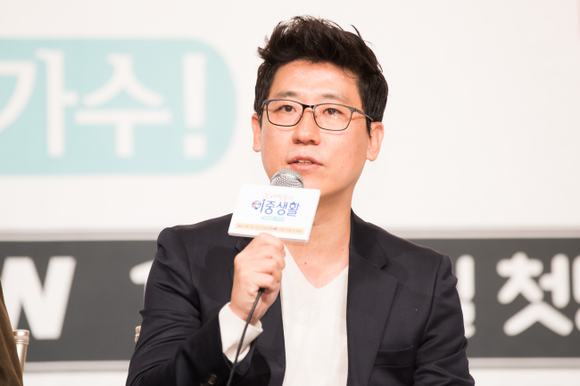 Producer Jeon Sung-ho speaks at a press conference for new reality show “Livin’ the Double Life” in Yeongdeungpo-gu, Seoul on Wednesday. (CJ E&M)