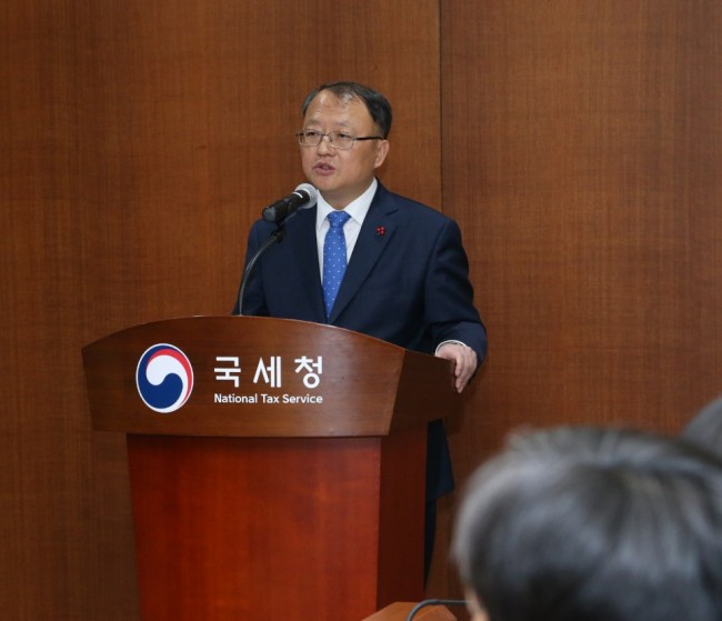 한승희 국세청장이 22일 서울지방국세청에서 열린 국세행정개혁위원회에 참석, 인사말을 하고 있다. ［사진=국세청］