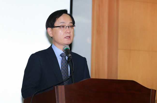 강성천 산업통상자원부 통상차관보가 22일 서울 한국기술센터에서 진행된 삼성·LG전자 관계자 등과 가진 민관합동 대책회의에서 인사말을 하고 있다. ［사진=산업통상자원부］