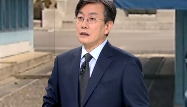 이국종 교수가 22일 방영된 JTBC ‘뉴스룸’을 통해 최근 일고 있는 논란에 대해 언급했다. [사진=JTBC ‘뉴스룸’]