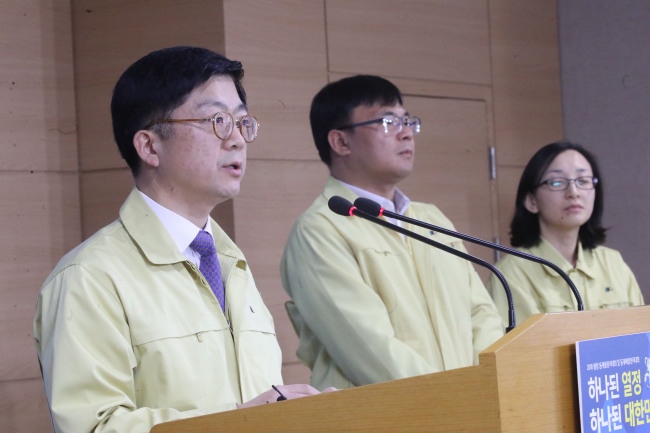 안영규 중앙재난안전대책본부 통제관이 23일 오전 서울 세종로 정부서울청사 브리핑룸에서 포항 지진 대책 브리핑을 하고 있다. [사진제공=연합뉴스]