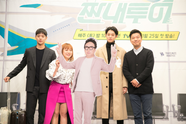 (From left) Yeo Hoe-hyun, Park Na-rae, Jung Joon-young and Kim Saeng-min pose with a cutout of Park Myung-soo at a press conference in Mapo-gu, Seoul on Tuesday. (CJ E&M)