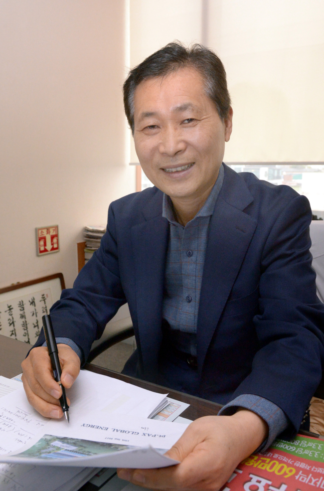 이재광 광명전기 회장은 ‘중기대변인’이라는 별칭답게 우리나라 중소기업의 실상에 대해 이야기를 쏟아냈다. 그는 동반성장이니 혁신성장이니 하는 거대담론 보다 피부에 와닿는 실질적 중소기업 정책이 필요하다고 강조했다. 정희조 기자/checho@heraldcorp.com