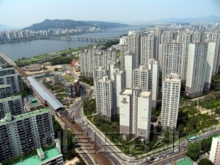 올해 종합부동산세를 내야하는 납세의무자가 지난해보다 6만여명 늘어나 40만명으로 집계됐다. 사진은 아파트 단지 모습. [사진=헤럴드경제 DB]